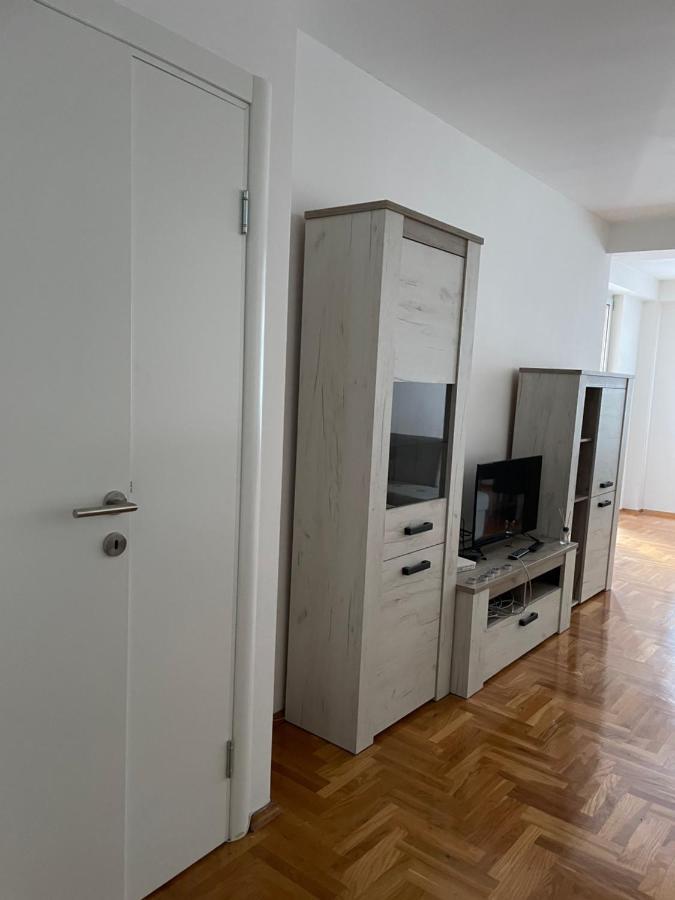 Apartman City Center 4-Setaliste ปรีเยดอร์ ภายนอก รูปภาพ