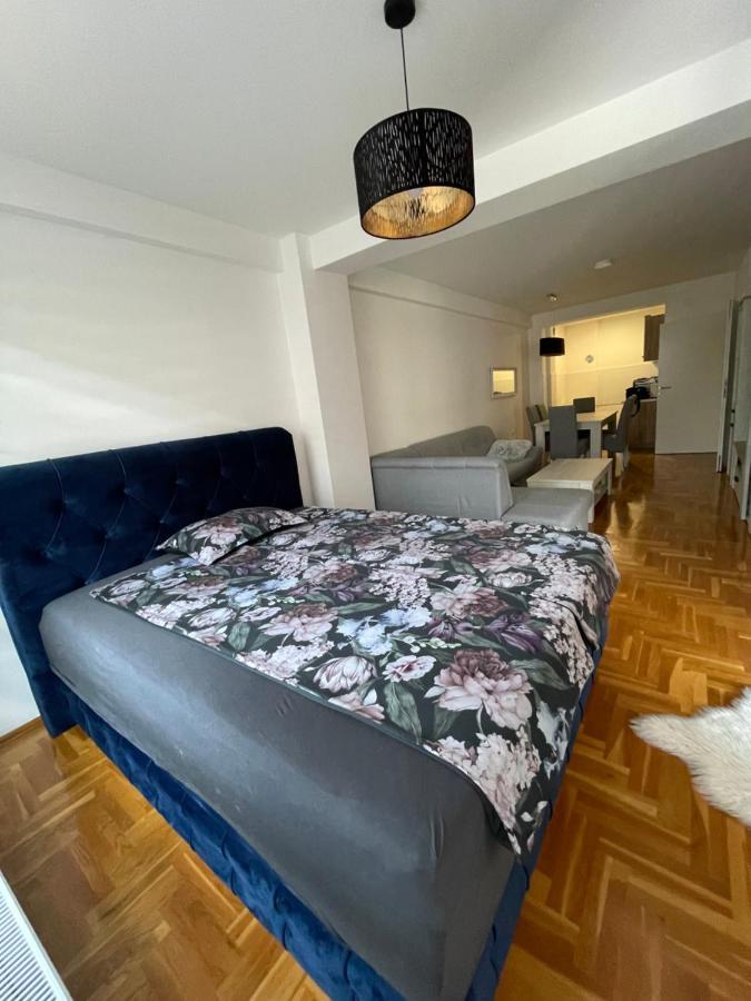 Apartman City Center 4-Setaliste ปรีเยดอร์ ภายนอก รูปภาพ