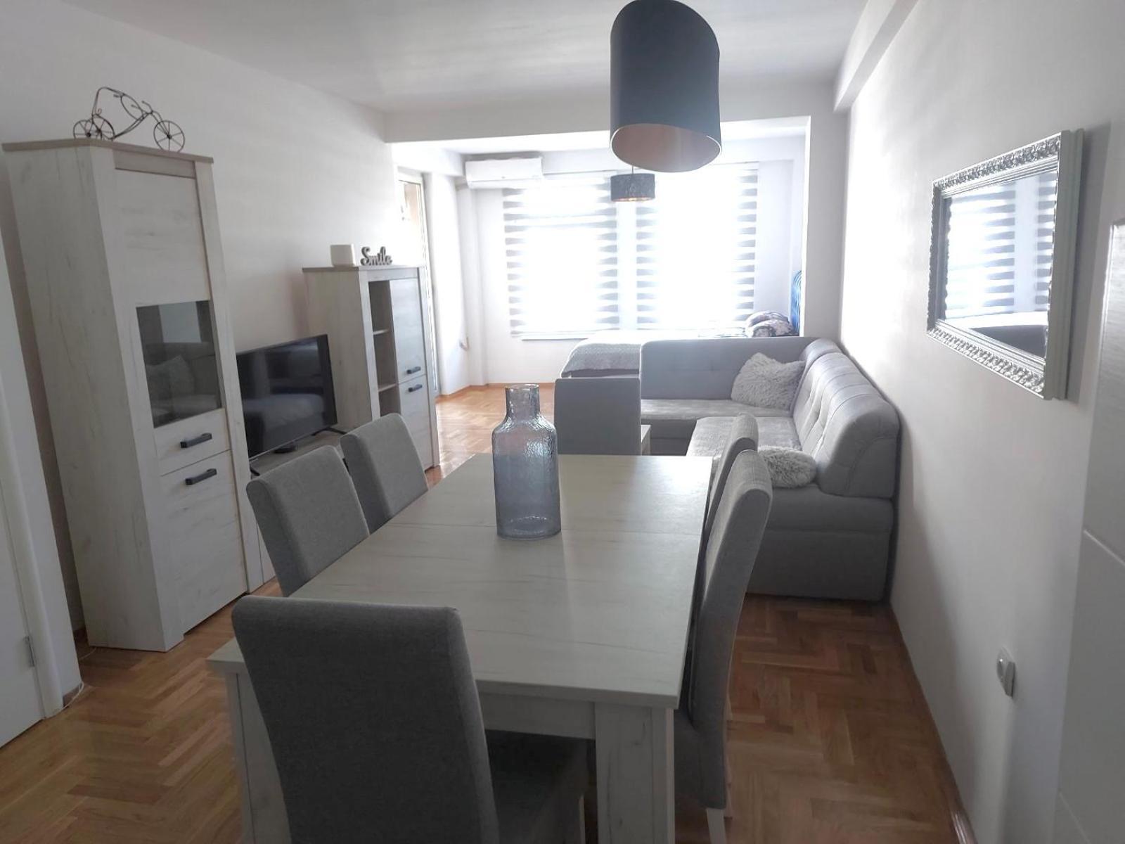 Apartman City Center 4-Setaliste ปรีเยดอร์ ภายนอก รูปภาพ